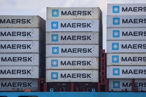 Las navieras Hapag-Lloyd y Maersk suspendieron el transporte marítimo en el Golfo Pérsico