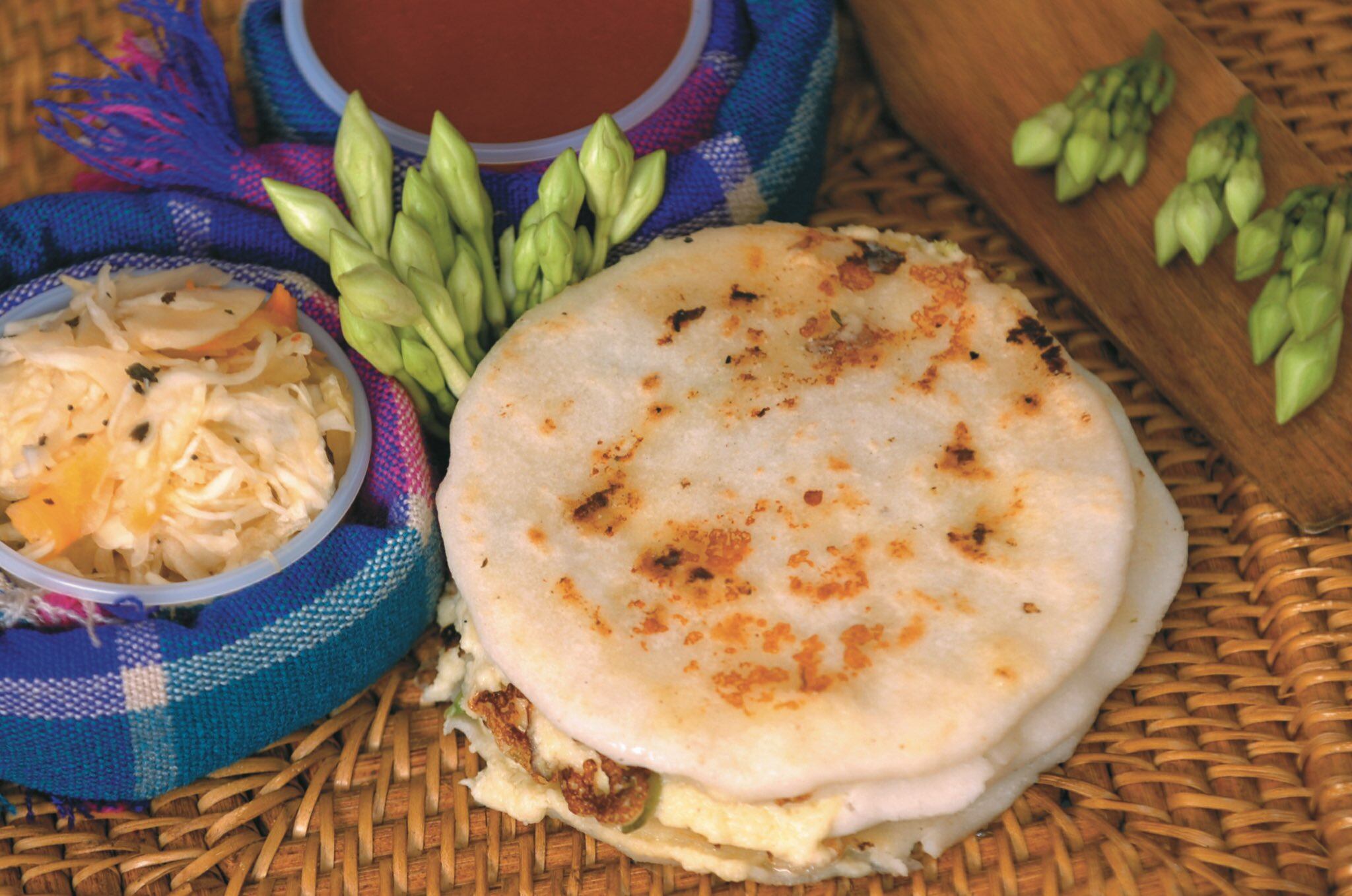 Es el platillo más representativo e icónico de la cocina salvadoreña, que no puede faltar en la mayoría de hogares del país. / (Ministerio de Turismo)