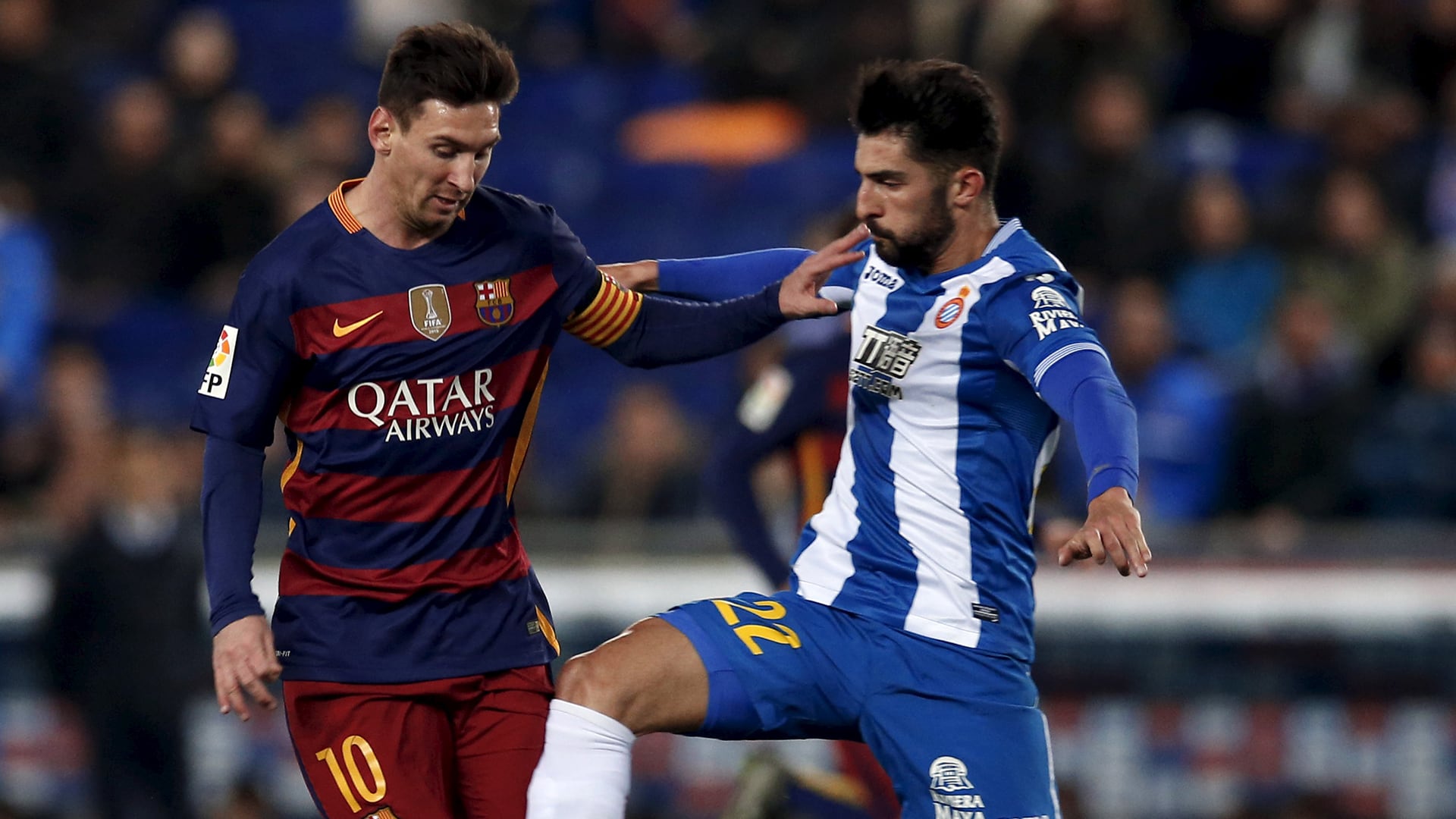 La rivalidad entre Álvaro González y Lionel Messi se mantiene vigente (REUTERS/Albert Gea)