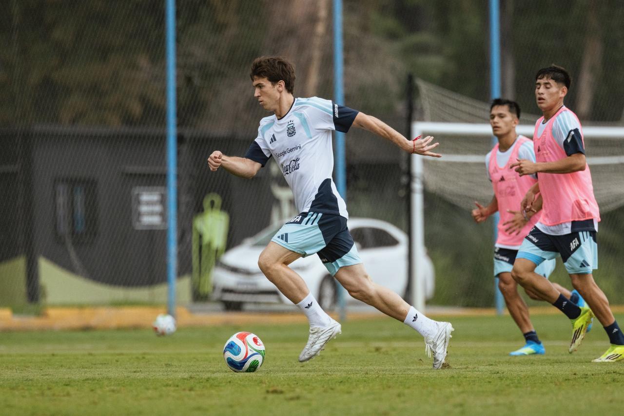 El conjunto dirigido por Lionel Scaloni se impuso con un gol de José Manuel López en el predio de Ezeiza