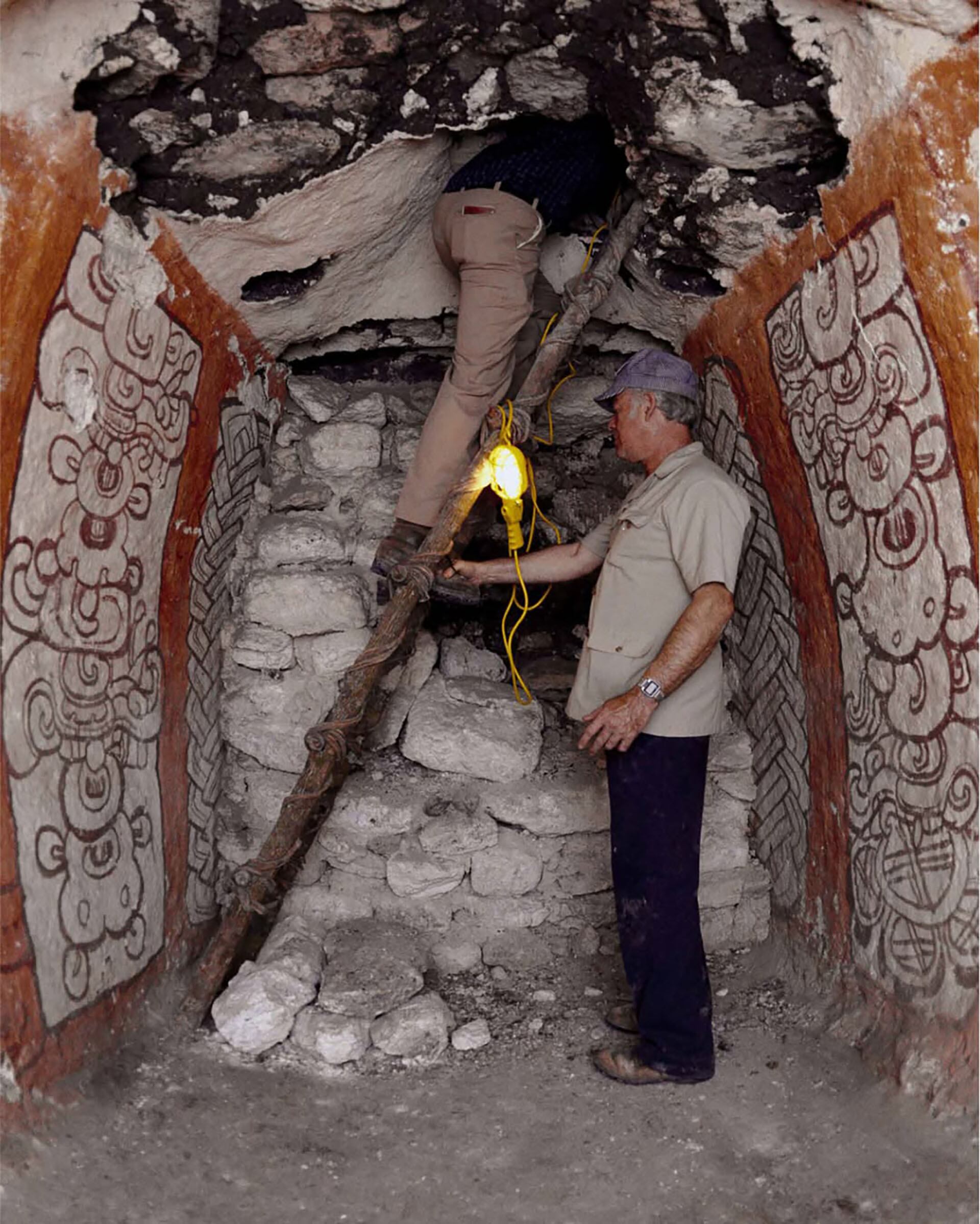 La escritura maya, formada por más de 800 glifos entre signos fonéticos y logogramas, fue clave para registrar la historia de esta civilización (@arqueomayagt)