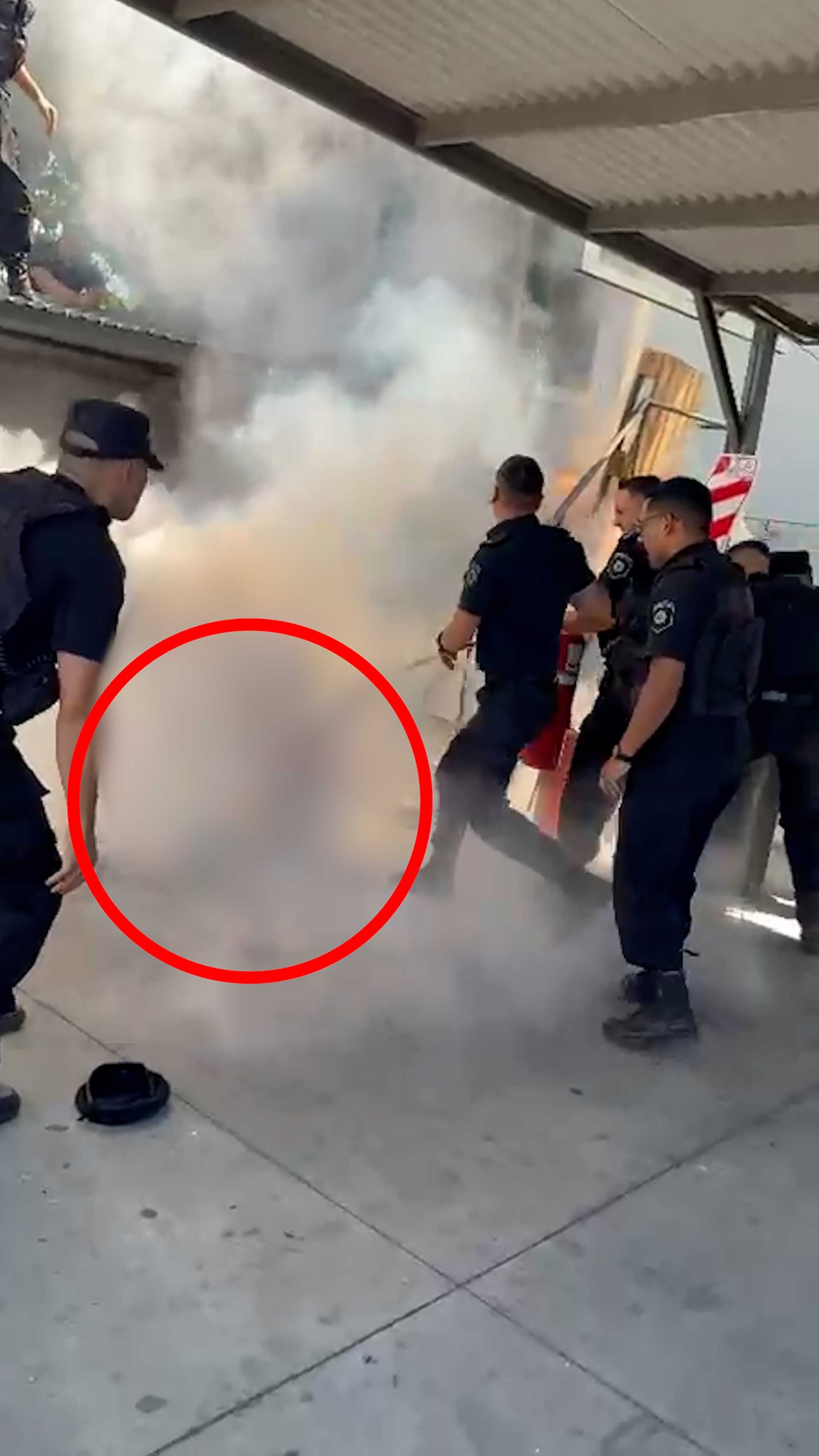 Personal de bomberos controló las llamas.