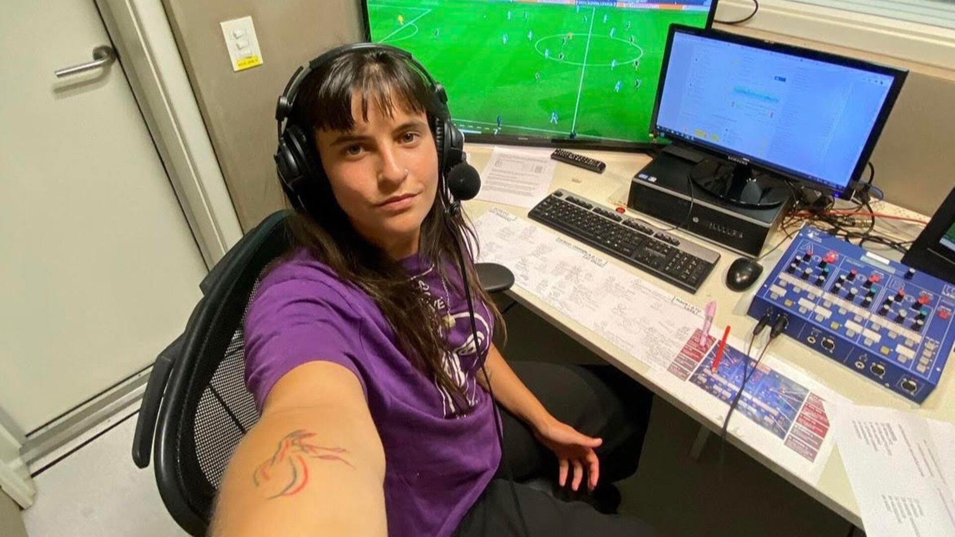 La influencia familiar, especialmente de su madre y padre, impulsó a Lola del Carril a naturalizar su pasión por el periodismo deportivo