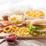 Los alimentos ultraprocesados dañan la fertilidad tanto en hombres como en mujeres, revelan estudios