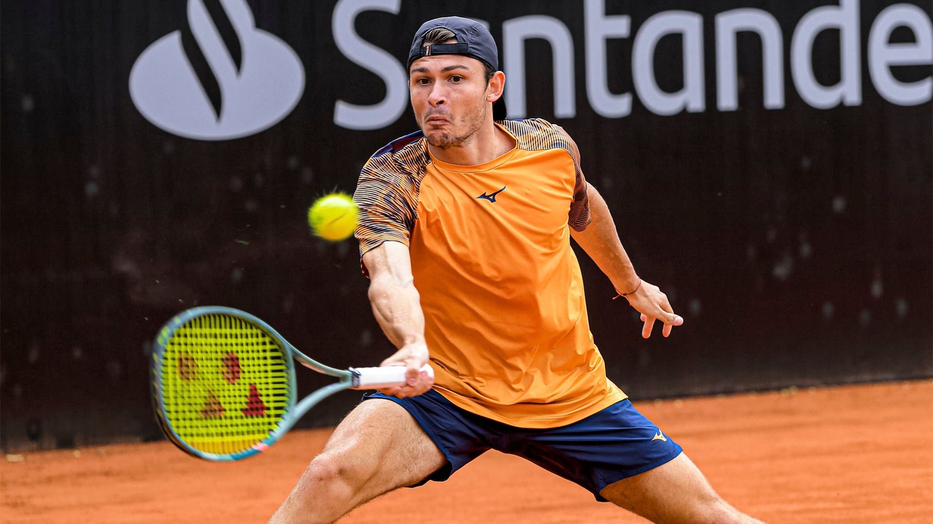 Alex Barrena fue de menor a mayor y sacó boleto para cuartos