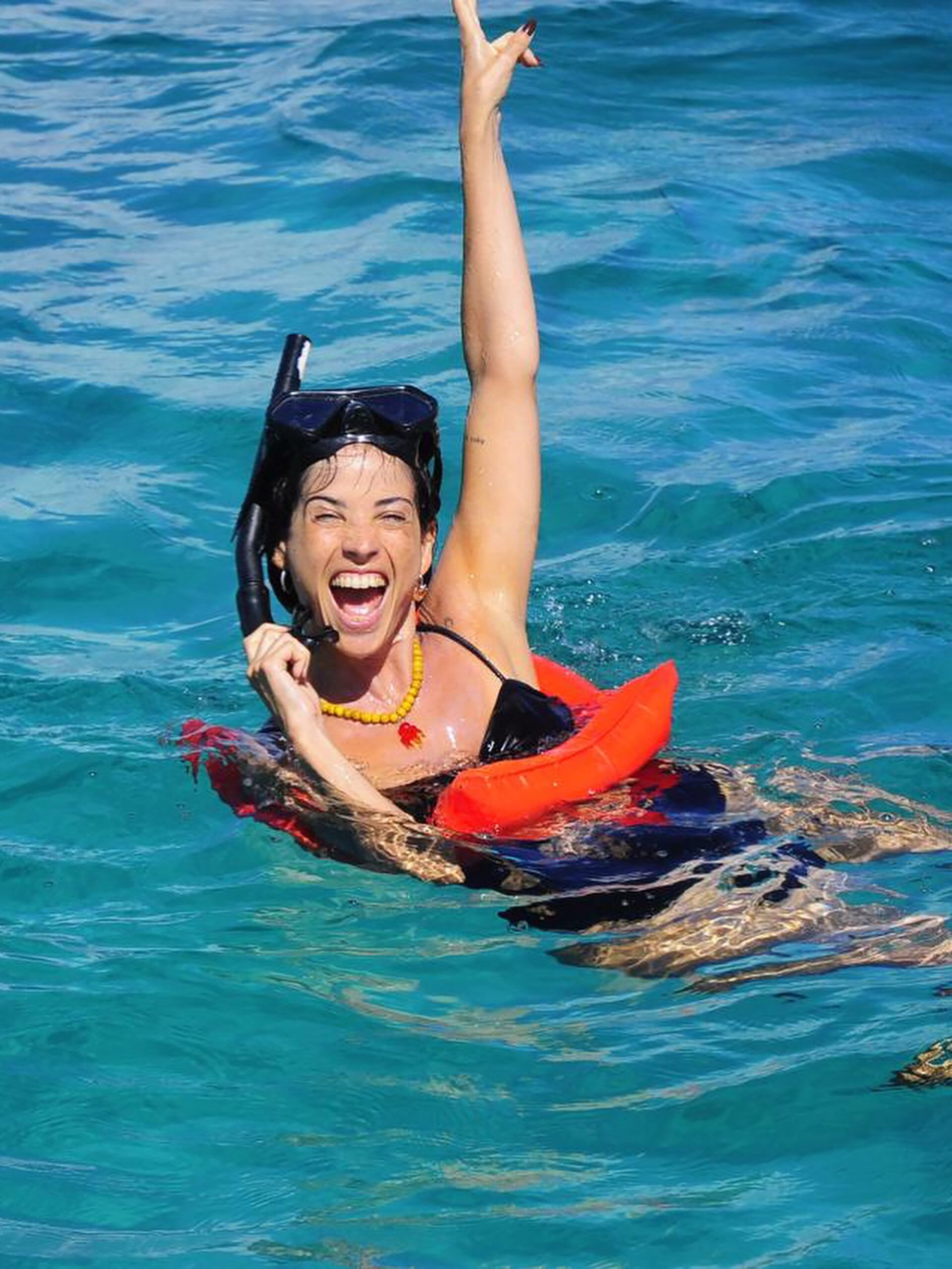 Cande se animó al snorkel y celebró la experiencia con una sonrisa contagiosa