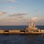 Macron exigió a Irán reabrir el estrecho de Ormuz y cesar los ataques en la región tras la muerte de un soldado francés