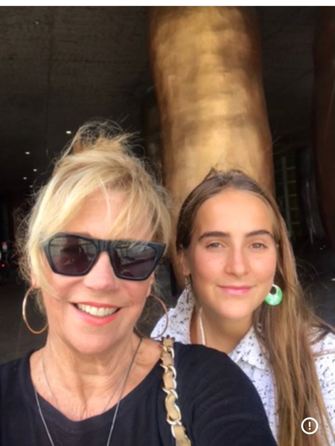 Abuela y nieta, unidas en una imagen reciente