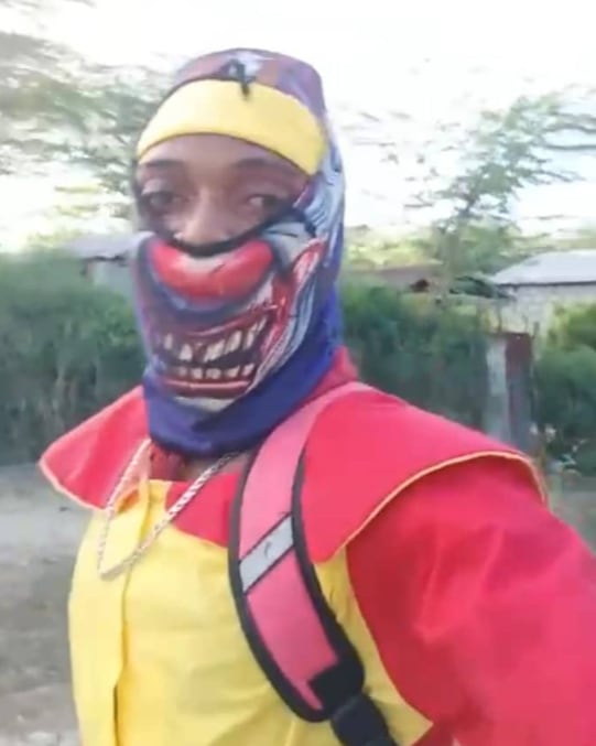 El asalto, atribuido a integrantes del grupo criminal de Savien, se produjo mientras la comunidad celebraba la tradicional fiesta La Ra-Ra, una de las festividades de Semana Santa más relevantes de la región