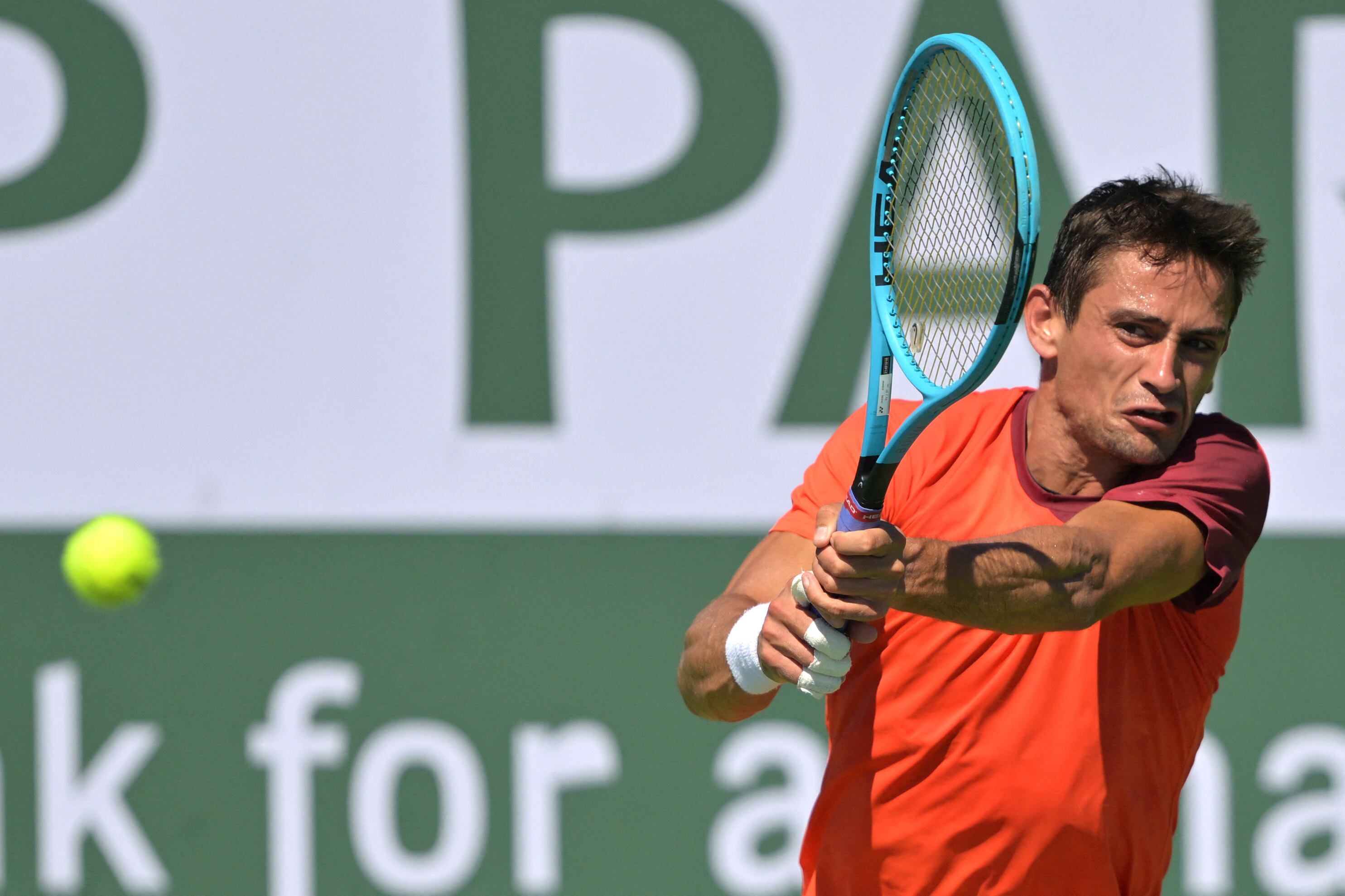 Mariano Navone fue de mayor a menor y se despidió en el debut (Fuente: Reuters)