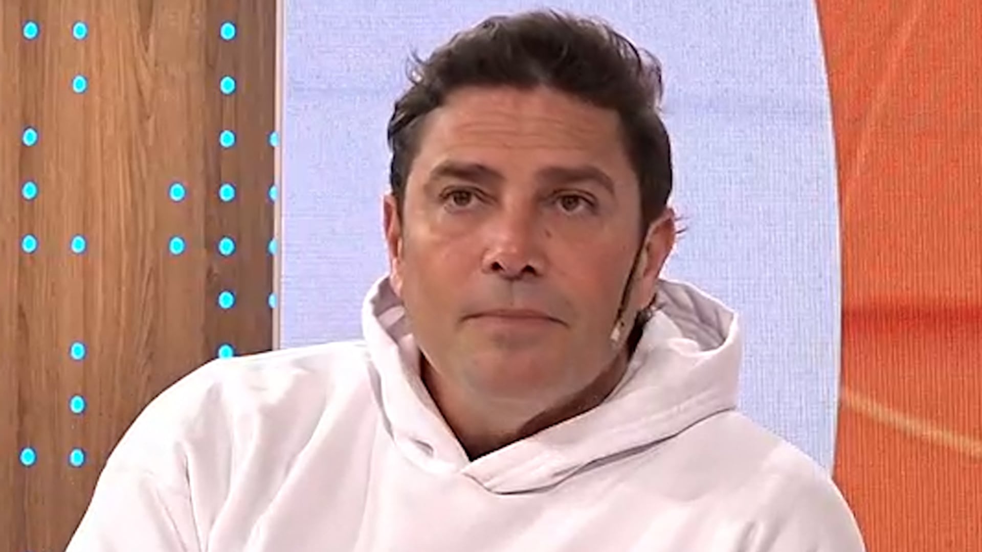 El actor contó que fue intervenido por una afección auditiva que lo aquejaba desde hace tiempo y agradeció el apoyo de su esposa Martina Vignolo (Captura de video)