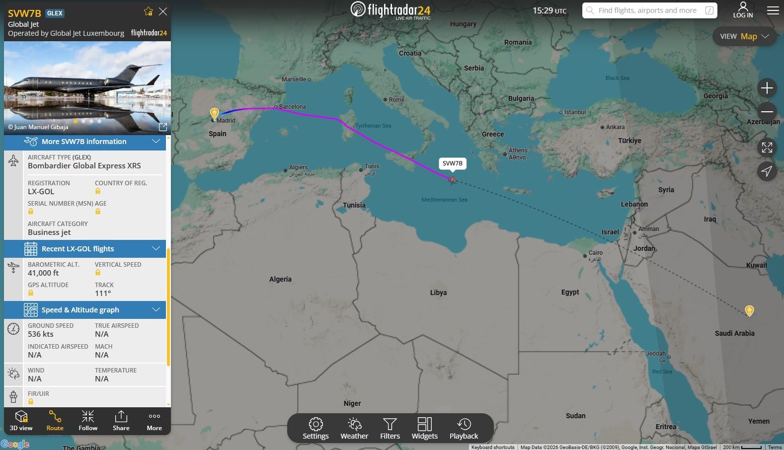 El radar que muestra el estado del vuelo del avión privado de Cristiano Ronaldo pasando por el Mar Mediterráneo rumbo a Riad, Arabia Saudita (Captura pantalla - Flightradar24)