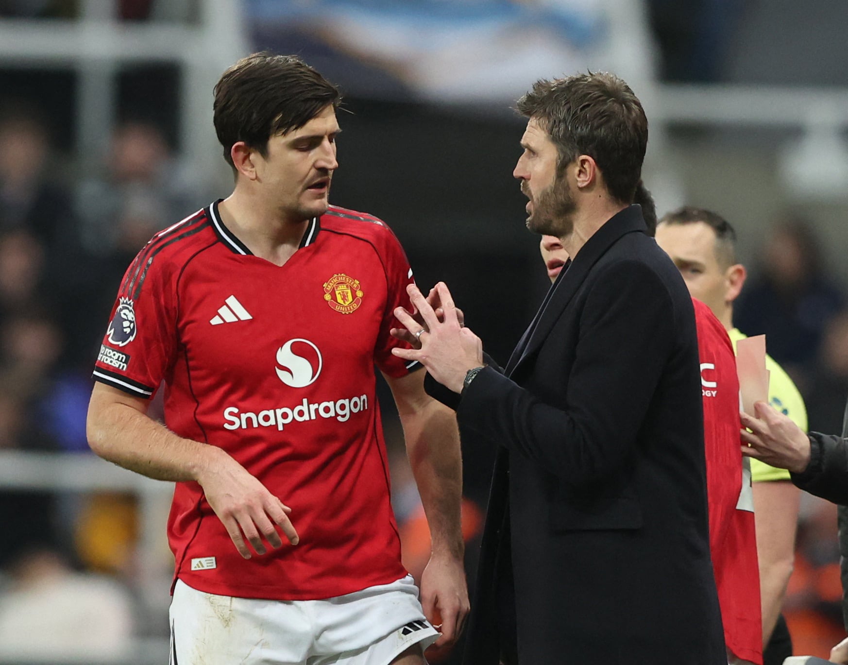 La llegada de Michael Carrick y el cambio táctico a una defensa de cuatro favorecen el resurgimiento de Maguire en Old Trafford (REUTERS/Scott Heppell)