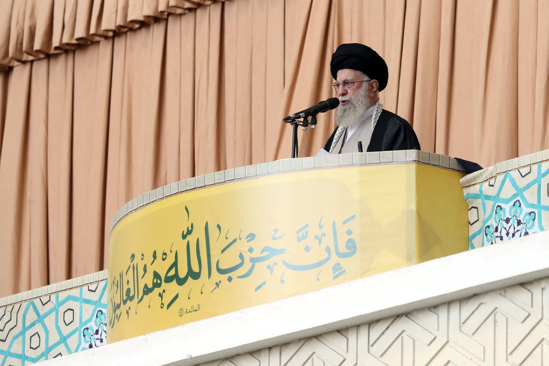 Khamenei llevó a Irán a ser el principal promotor del terrorismo a nivel global (Office of the Iranian Supreme Leader/WANA via REUTERS)