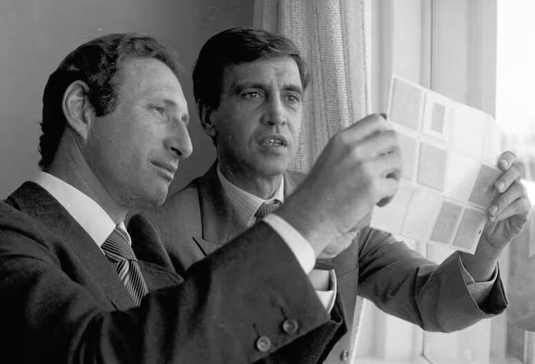 Cherquis Bialo junto a Héctor Vega Onesime, en la redacción de El Gráfico