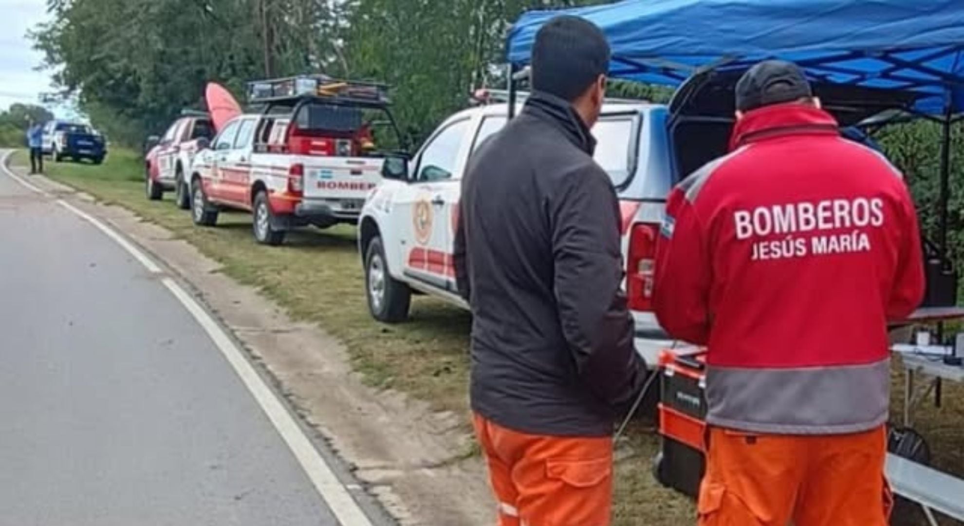 Neuquén: dos hombres que remaban en tablas en el río Limay terminaron colgados de una rama y debieron ser rescatados