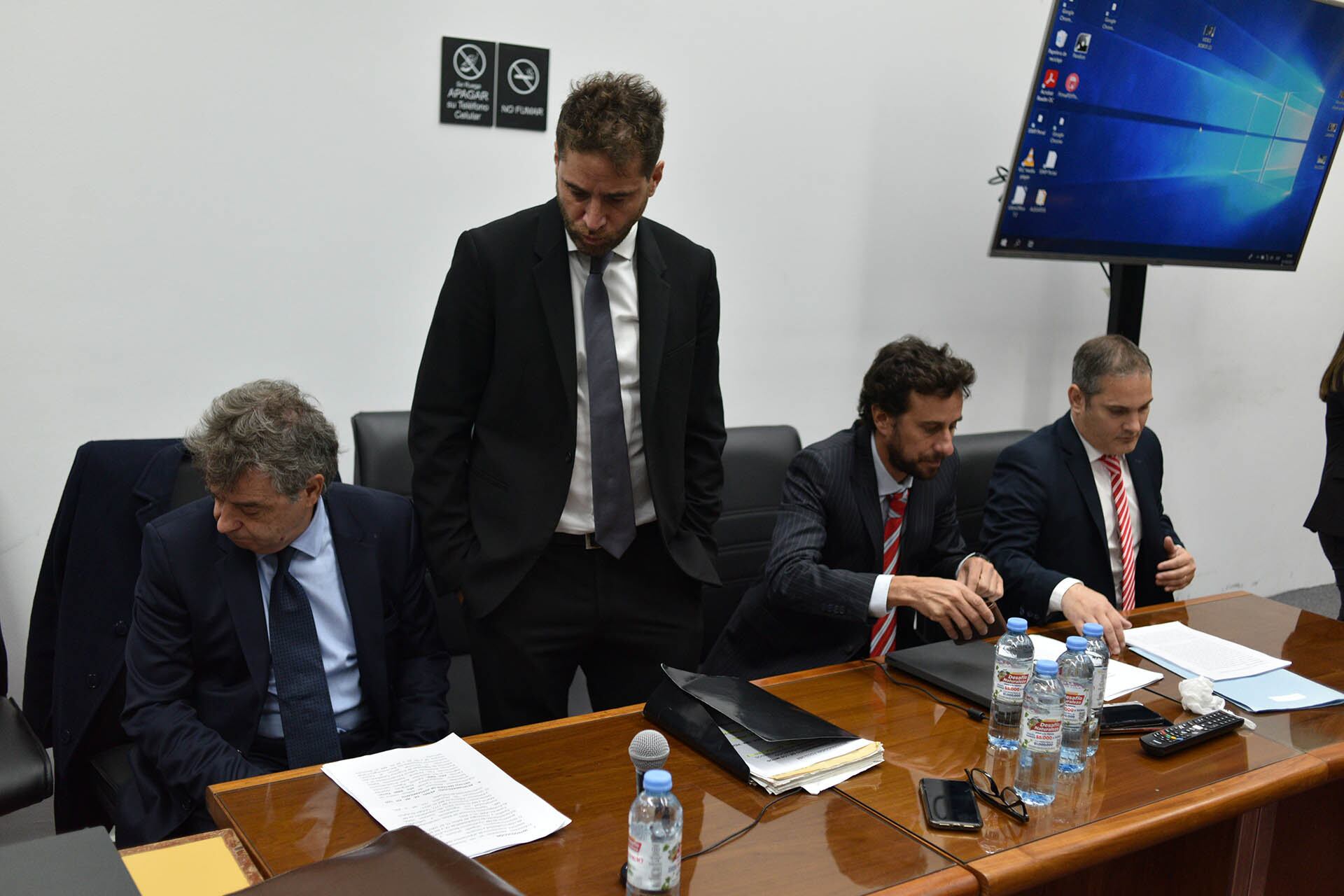 Gustavo Hechem (izquierda) y los fiscales Patricio Ferrari, Federico González y Andrés Quintana durante el juicio a Pachelo