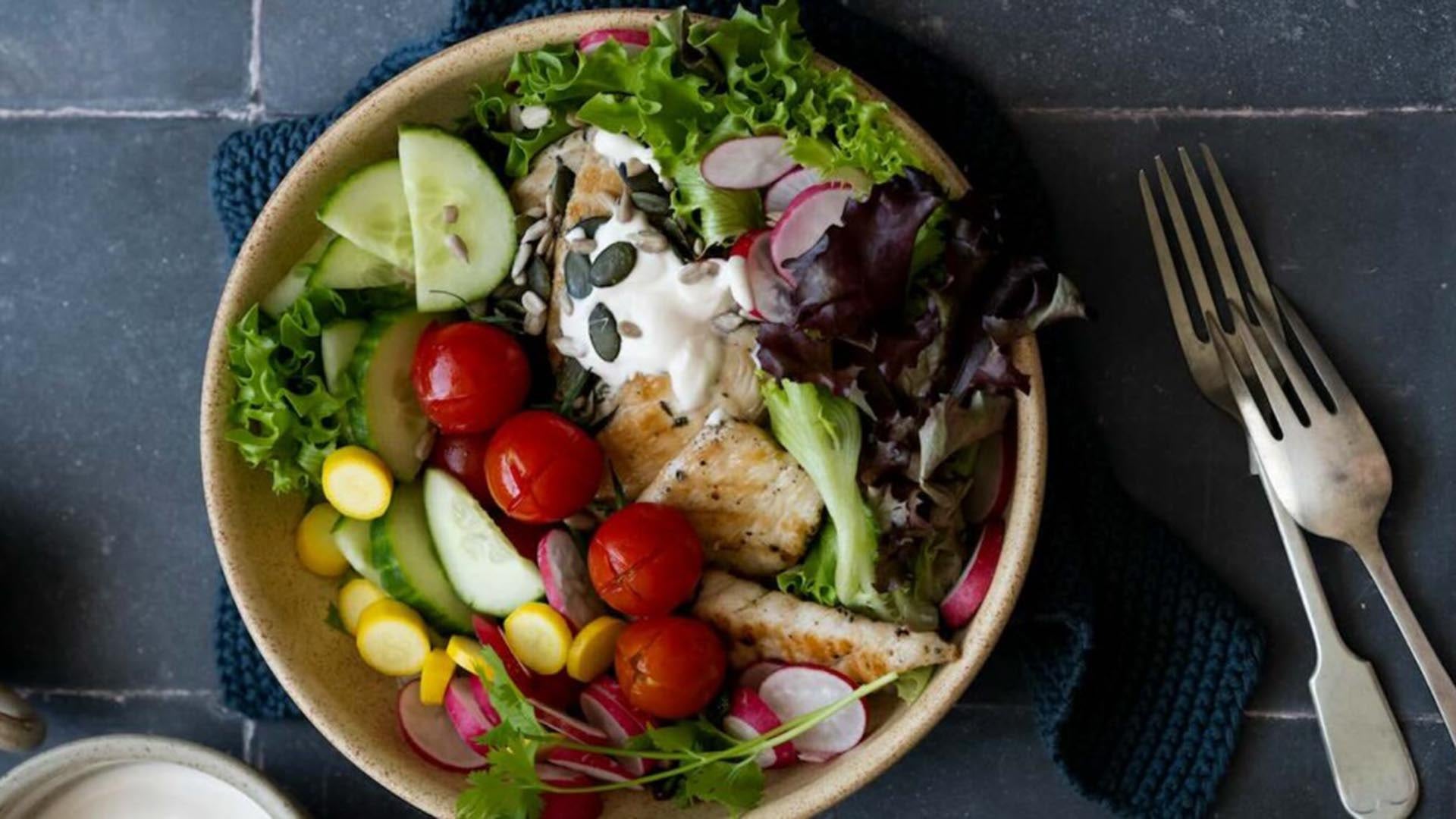 El estudio de Harvard demuestra que la dieta MIND reduce la pérdida de materia gris en el cerebro a largo plazo (Unsplash)