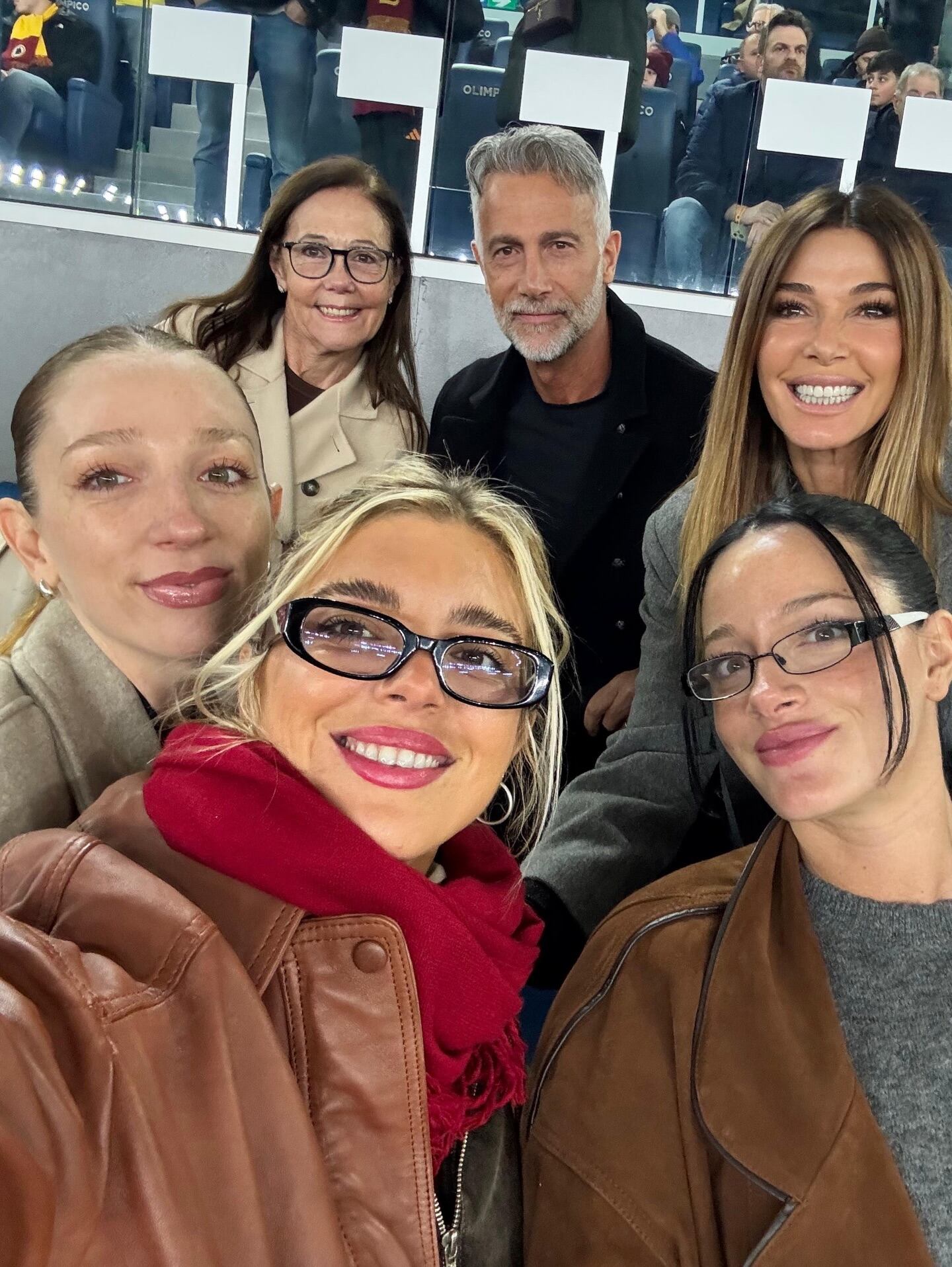 Toda la familia y amigas esperando la llegada de Gia