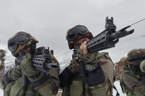 Pakistán lanzó nuevos bombardeos aéreos sobre Kabul y escaló la confrontación con el régimen talibán