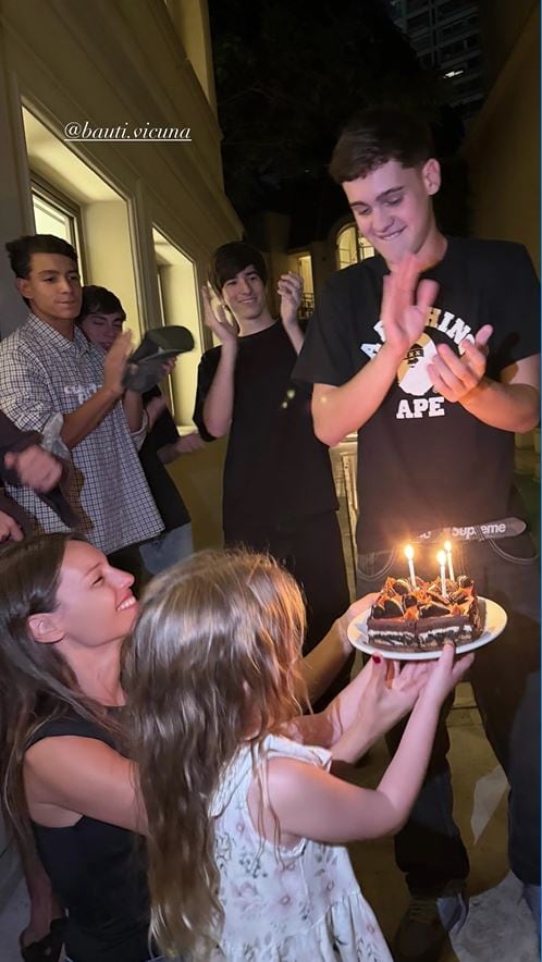 Anita García Moritán, la hija menor de Pampita, le llevó la torta a su hermano