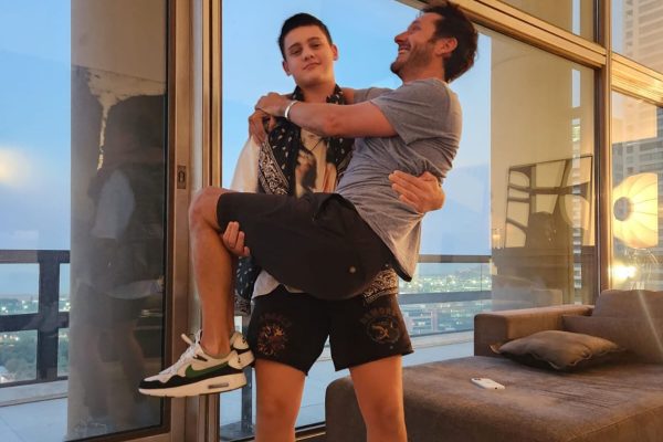 Pampita celebró los 18 años de su hijo Bautista: abrazos, amigos y la torta que le llevó su hermana Anita