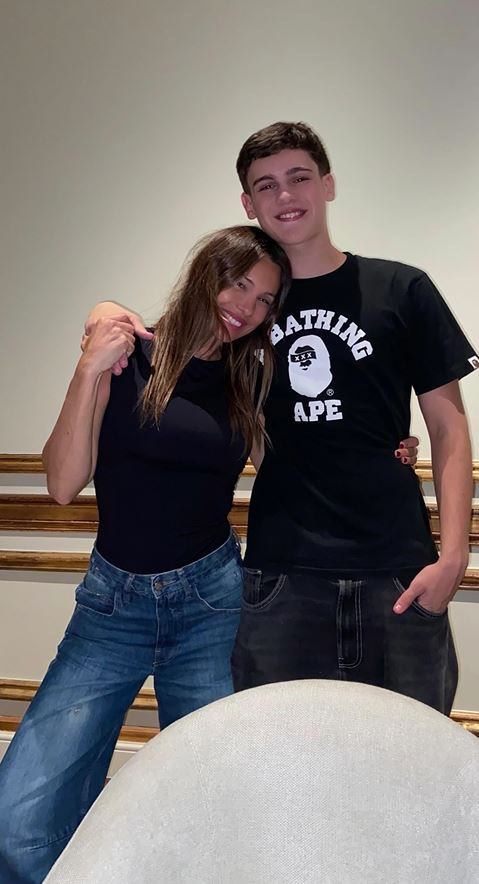 Pampita junto a su hijo Bautista Vicuña, que cumplió 18 años
