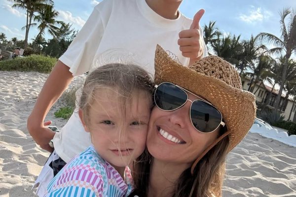 Pampita compartió sus días de playa en Estados Unidos junto a Benicio y Anita: arena, mar y juegos