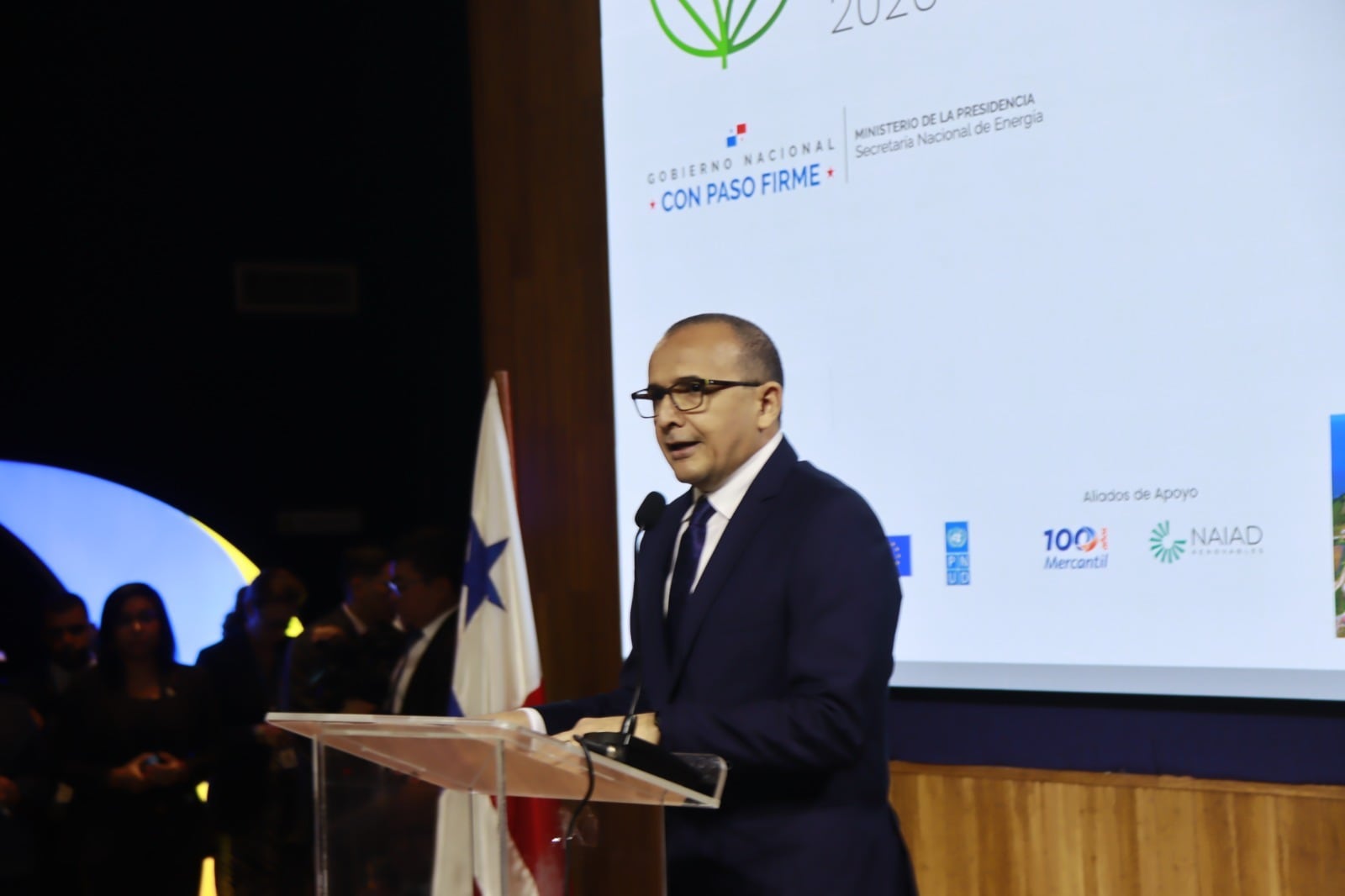 El secretario nacional de Energía, Rodrigo Rodríguez J., explicó que el Plan Energético Nacional 2026–2040 buscará reducir la dependencia de combustibles importados y ampliar el acceso a electricidad para más de 50,000 familias en el país. Cortesía