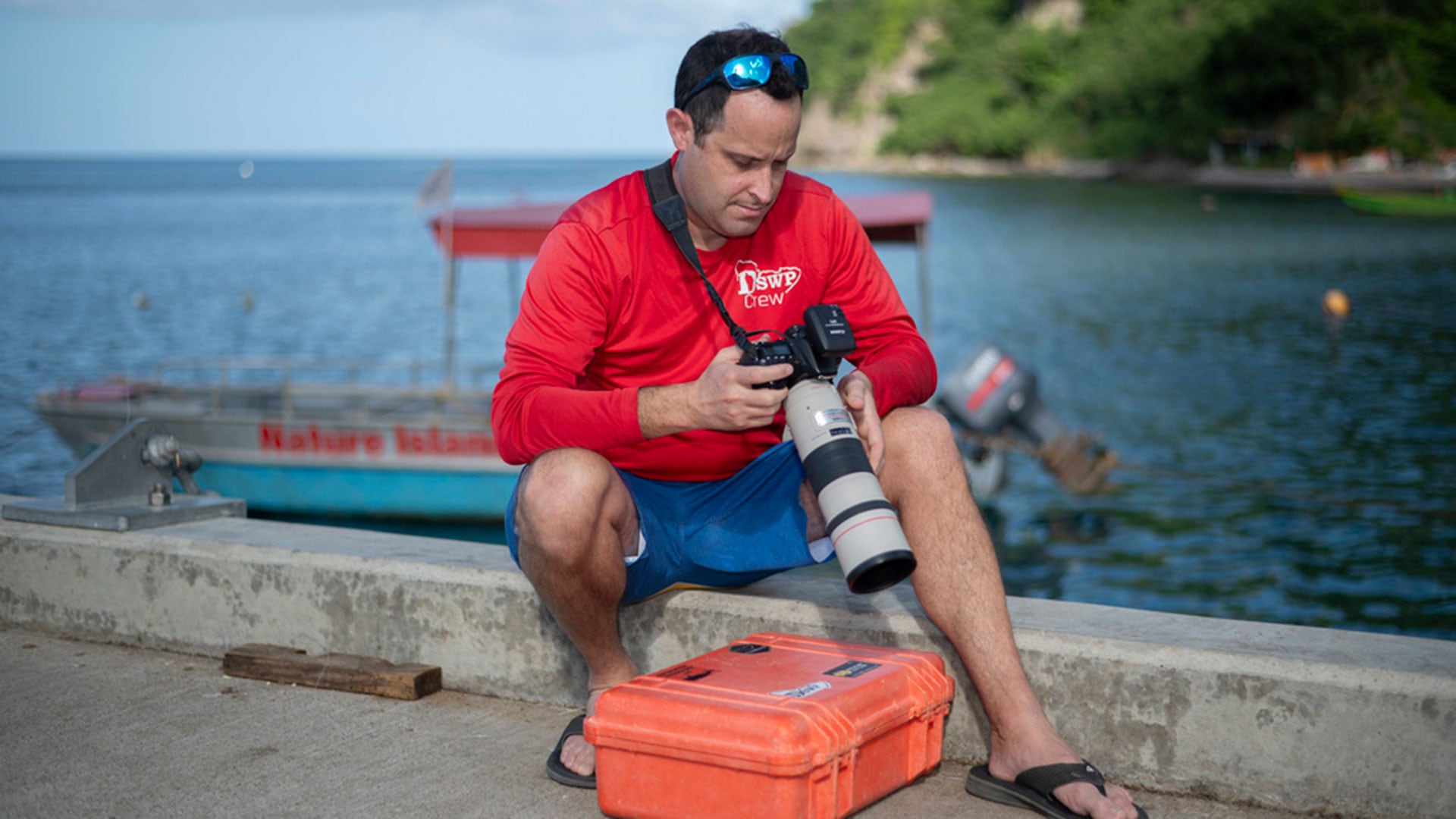 Shane Gero, biólogo marino y líder del proyecto de investigación sobre cachalotes en Dominica. (Archivo AP/Clyde K Jno-Baptiste)
