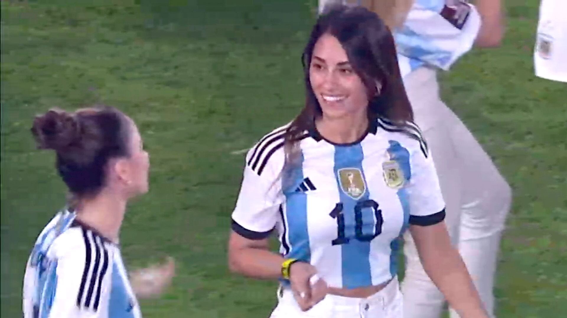 Yanina Latorre aseguró que la decisión de Antonela se vinculó a una muestra de solidaridad hacia la cantante Tini Stoessel