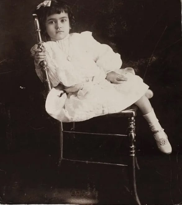 Ochenta artistas de cinco generaciones y distintos países rinden homenaje a Frida Kahlo como símbolo de identidad y activismo