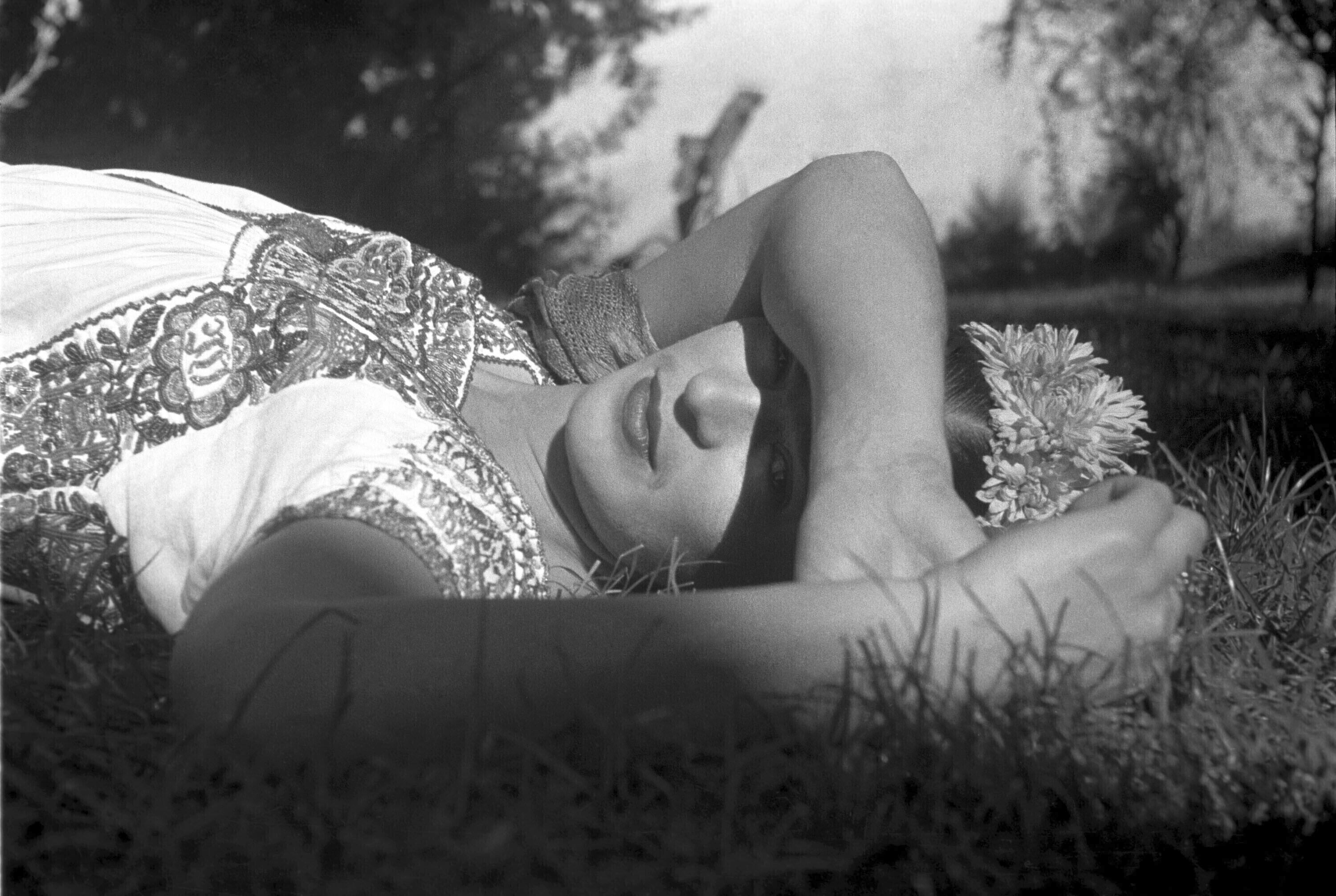 El impacto de Frida Kahlo trasciende el arte visual y alcanza debates globales sobre representación, consumo cultural y diversidad - (Amazon Prime vía AP)