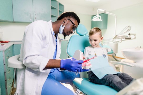 Por qué las caries infantiles pueden predecir enfermedades cardíacas en adultos