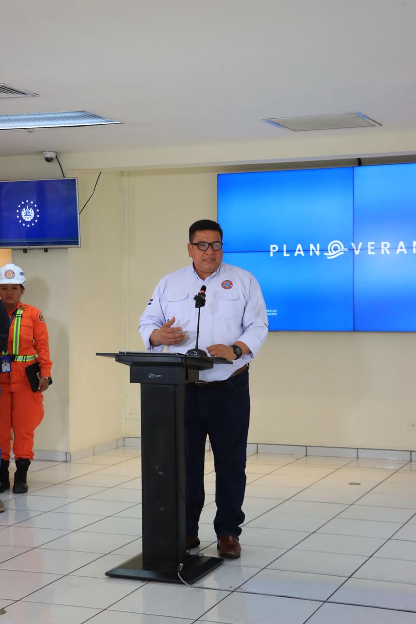 El director de Protección Civil, Luis Alonso Amaya, brindó declaraciones sobre el despliegue del recurso humano ante las vacaciones de Semana Santa. /(Noticiero El Salvador)