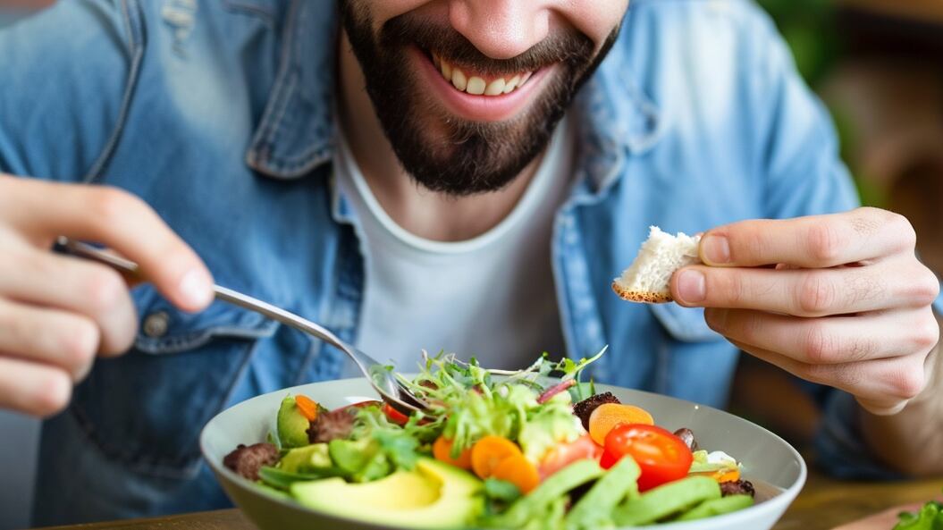 La alimentación diaria impacta directamente en el equilibrio del microbioma intestinal y la salud digestiva, según expertos en nutrición (Imagen Ilustrativa Infobae)