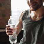 Qué comer después de entrenar para favorecer la quema de grasa y la recuperación muscular, según expertos