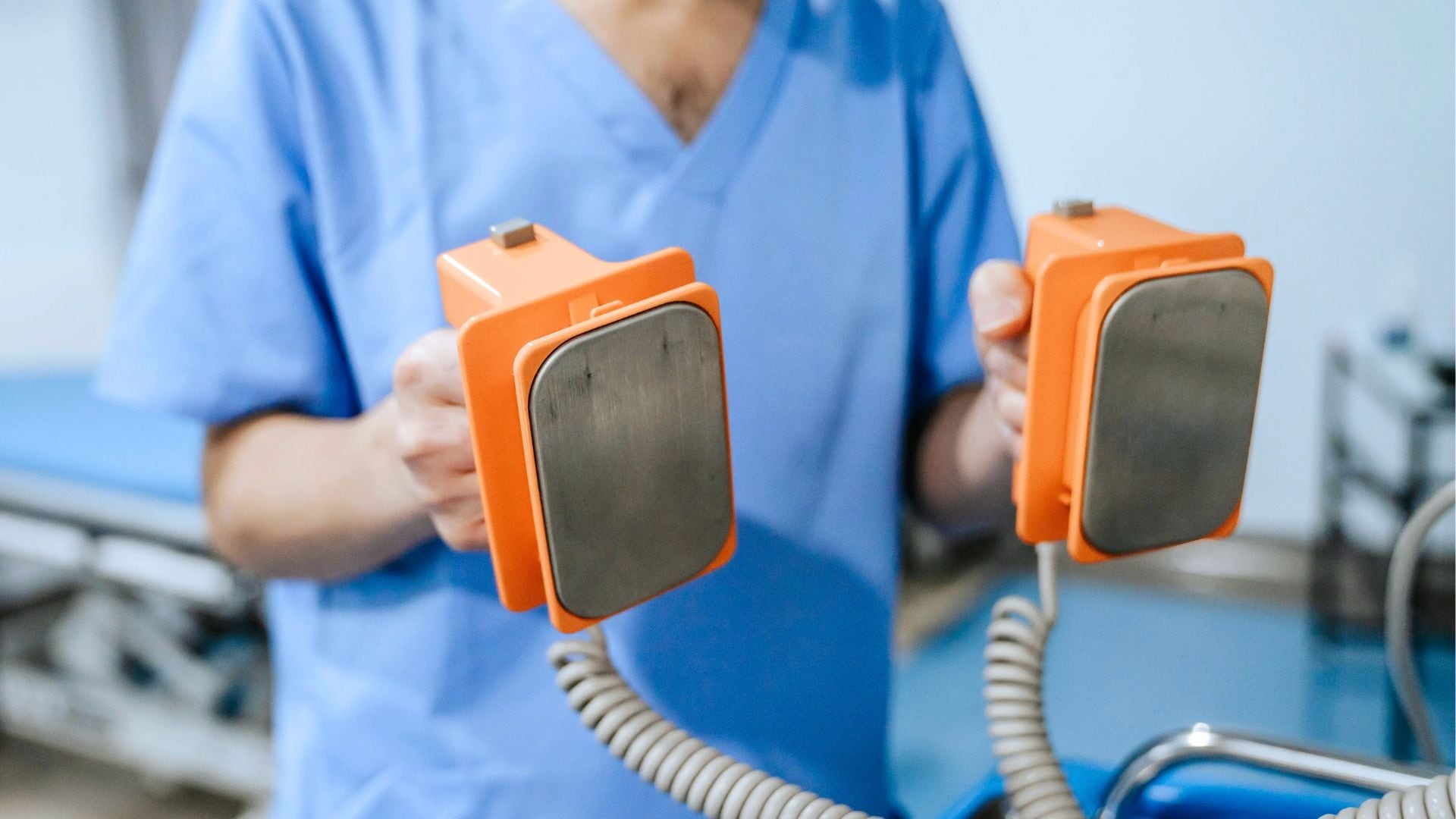 Qué hacer ante un infarto si estás solo en casa: las medidas que pueden salvar la vida, según expertos