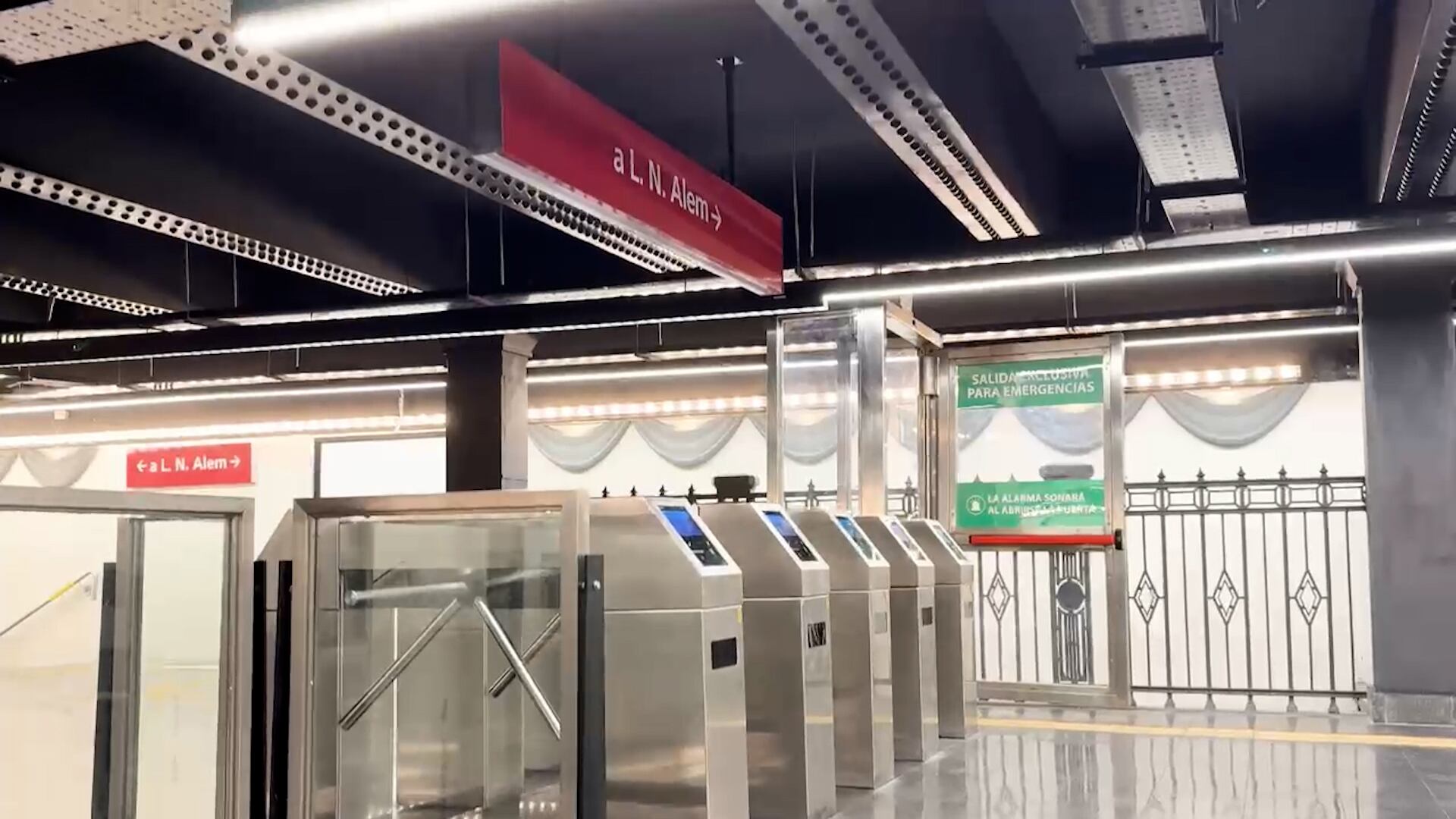 Los subtes funcionarán con horario de feriado el martes, mientras que el lunes inciarán sus recorridos a las 06:00