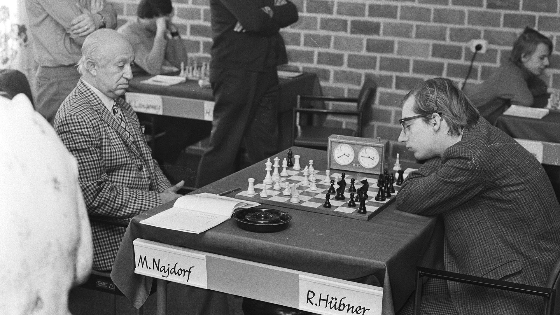 Miguel Najdorf frente al gran maestro alemán Robert Hübner