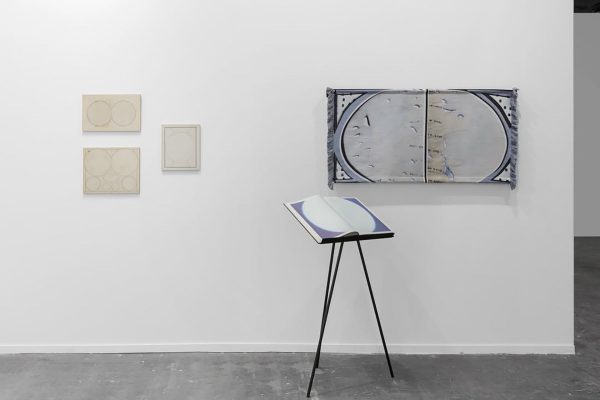 Quién es Agustina Woodgate, la artista argentina que cautivó a los reyes de España en ARCOmadrid 2026