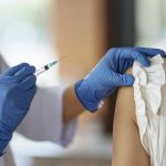 Quiénes deben vacunarse contra la gripe y por qué es clave para prevenir casos graves