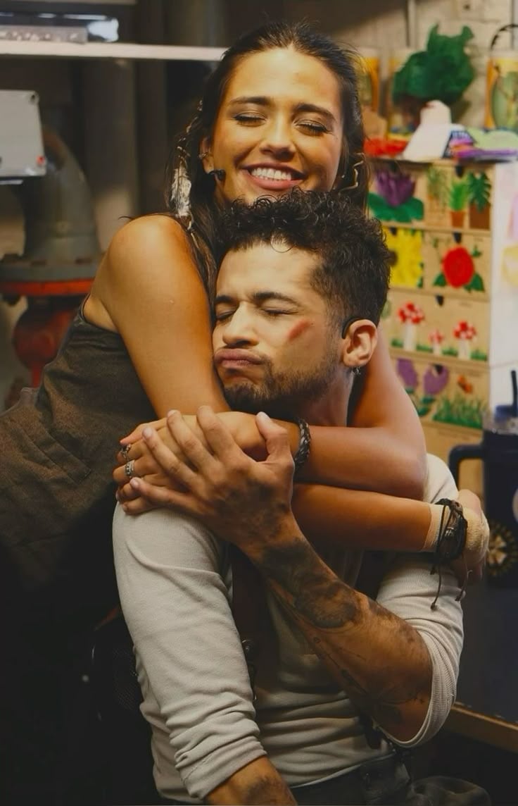 La actriz desmintió un romance con Jordan Fisher y aclaró que solo mantuvieron una amistad profesional