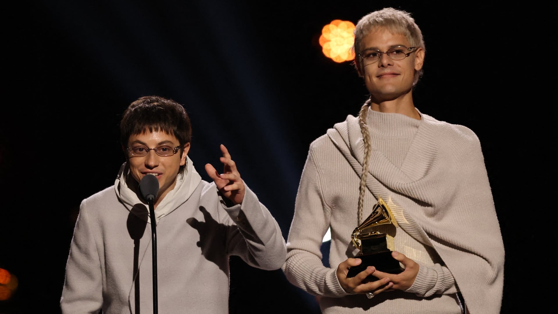 El dúo Ca7riel & Paco Amoroso aportará energía joven y propuesta musical tras su exitoso nuevo álbum