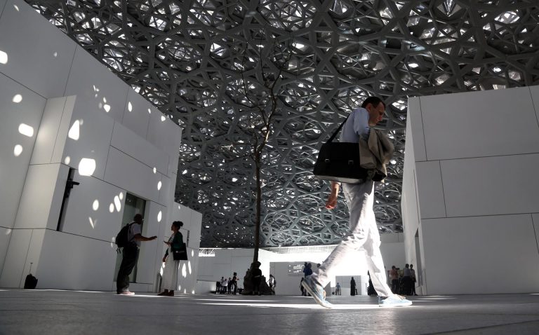 ¿Regresarán a París? El futuro de las obras del Louvre Abu Dhabi se complica por la guerra