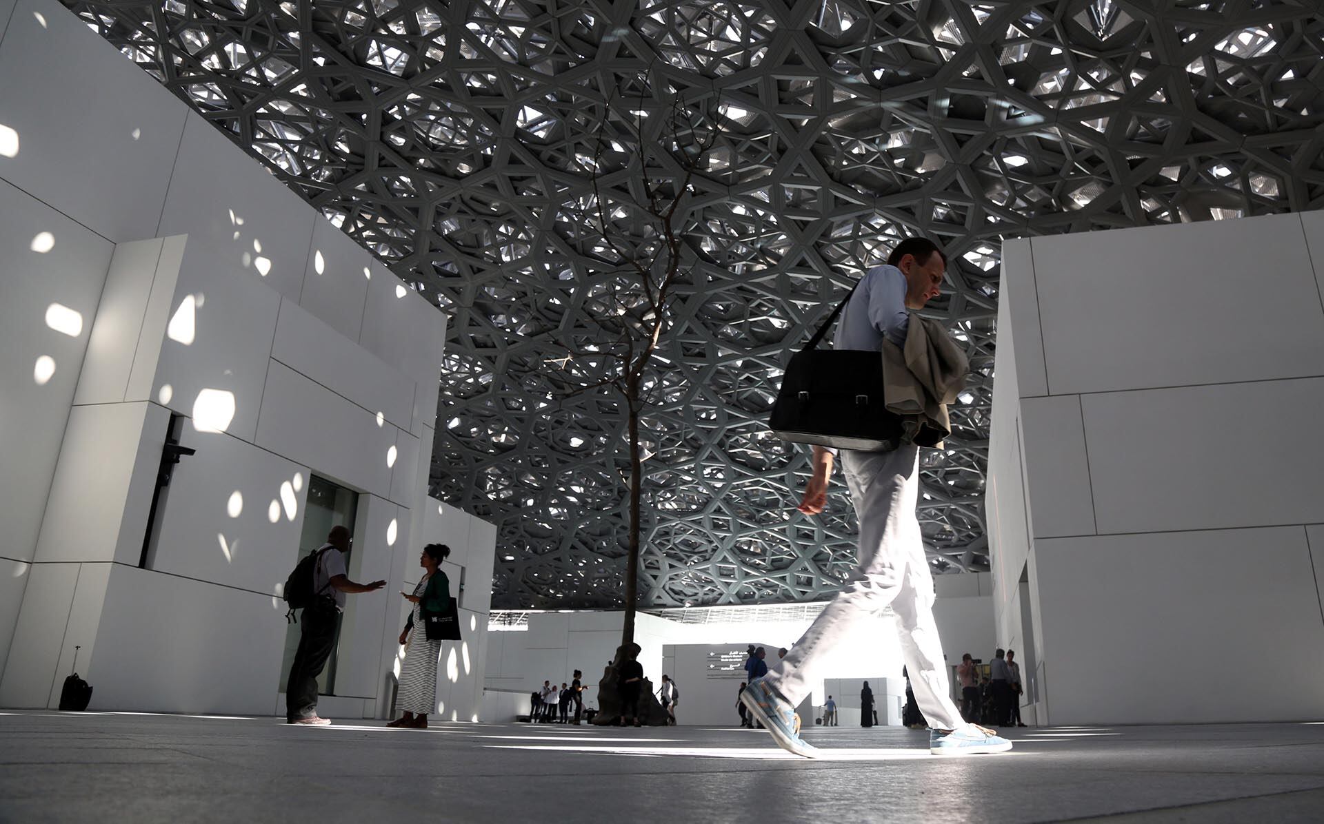 ¿Regresarán a París? El futuro de las obras del Louvre Abu Dhabi se complica por la guerra