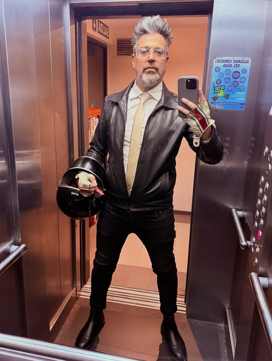 El periodista de América Noticias asistió al show junto a su hijo adolescente y sufrió el robo en pleno concierto multitudinario