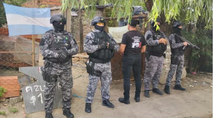 Se encontraron más de 400 dosis de cocaína luego del allanamiento policial (Fuente: La Capital)