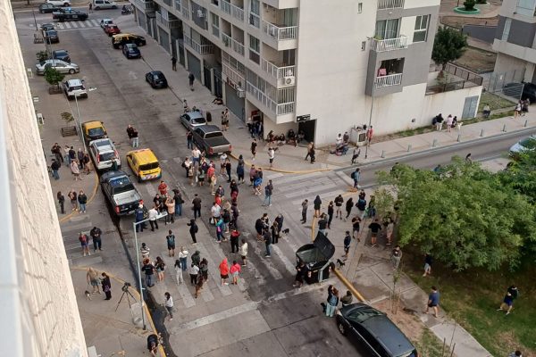 Se derrumbó el estacionamiento de un edificio en Parque Patricios y hay 200 vecinos afectados