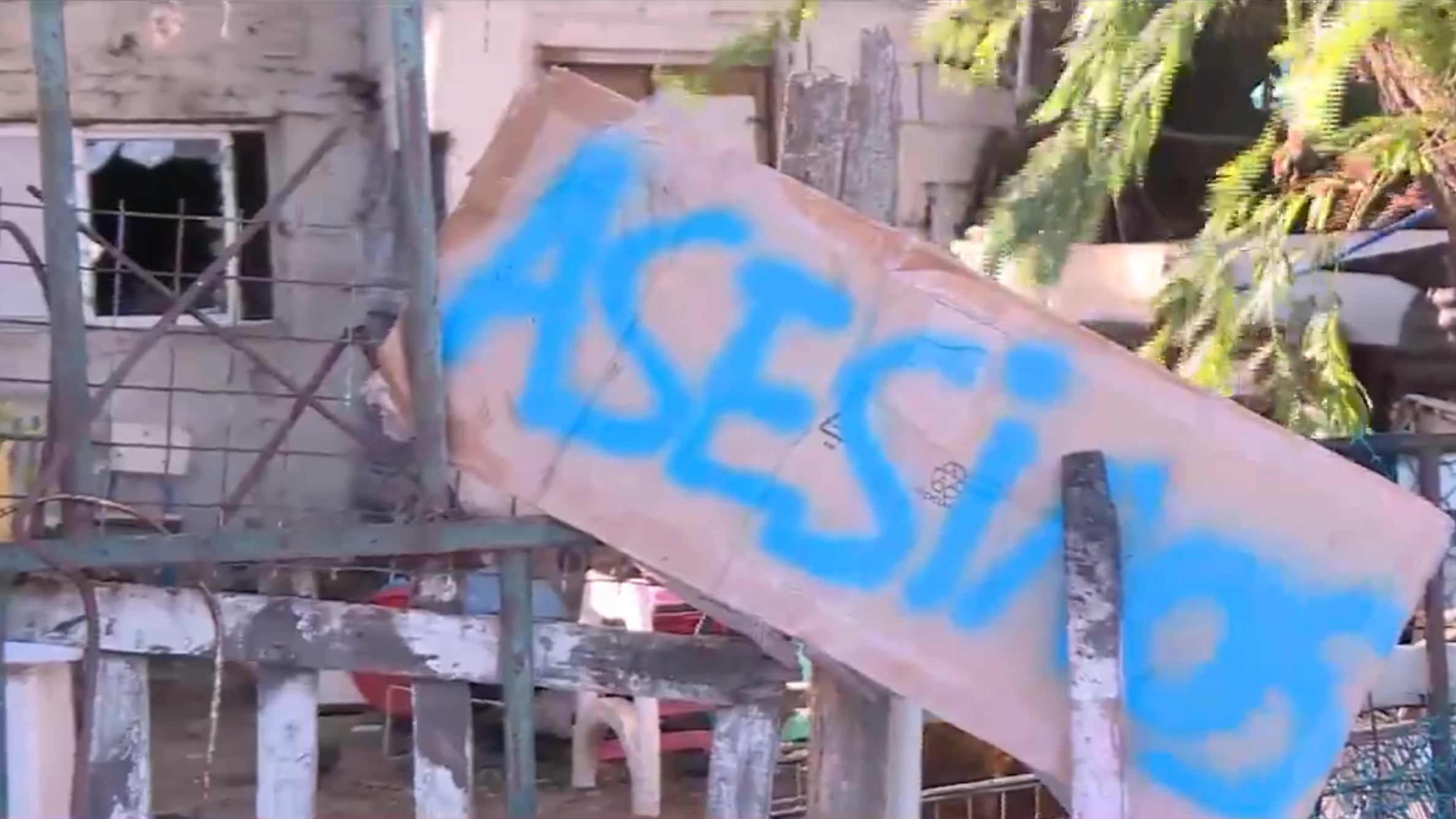 La madre de Jonathan Correa fue agredida luego de que el padre lo asesinara a golpes (Captura Telemundo/Canal 12)